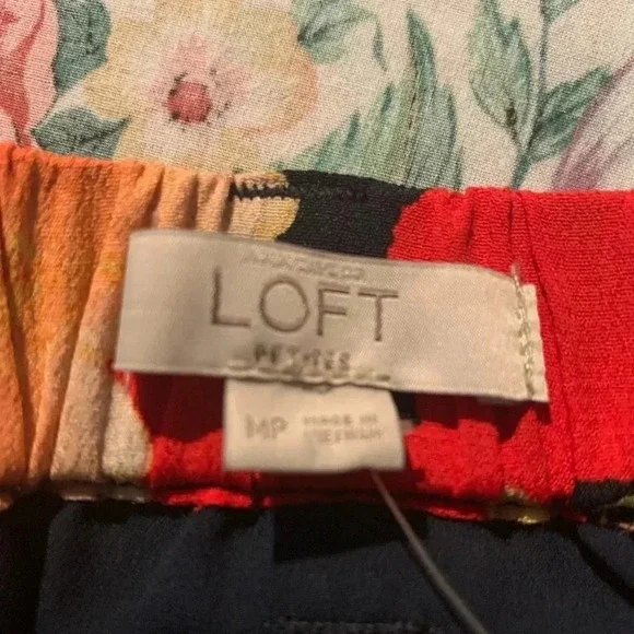 🌟HP NWT Loft Women’s Flower Pattern Skirt Size Medium Petite Buttons and Pockets - Picture 11 of 12